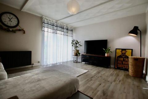 2 bedroom flat to rent, Cumbrae Crescent, Coatbridge ML5