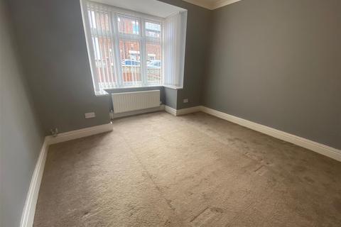 3 bedroom semi-detached house to rent, St Thomas Street, Low Fell, Gateshead