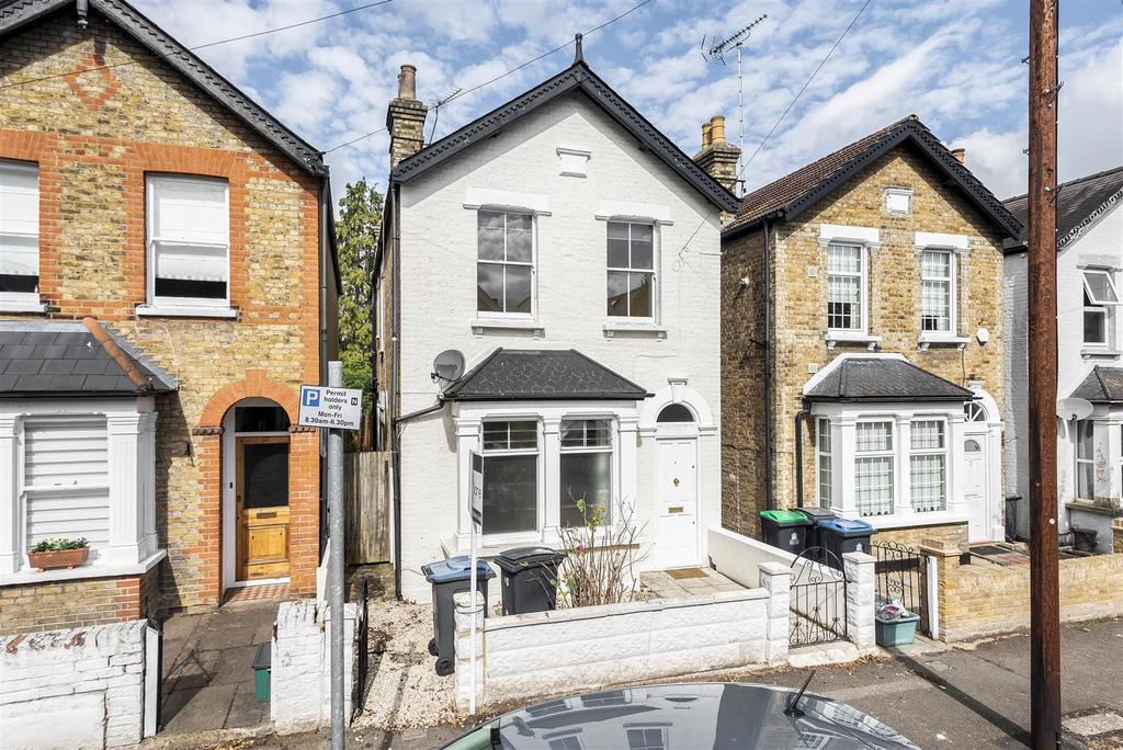 Cobham Road, Kingston Upon Thames KT1 3 bed detached house to rent £