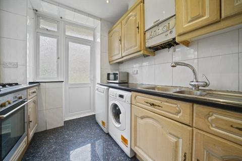 3 bedroom flat to rent, Townshend Road, St Johns Wood, London, NW8