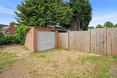 30 Irchester Road, Rushden, NN10 9XE