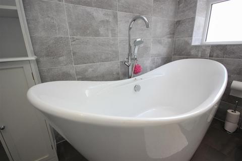 30 Irchester Road, Rushden, NN10 9XE