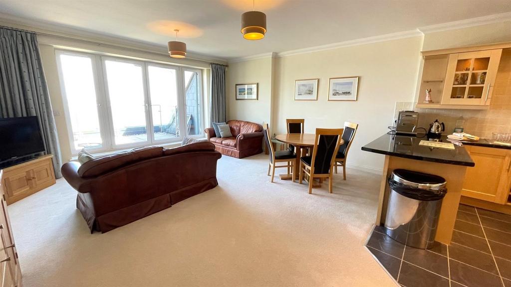 Lounge/dining room