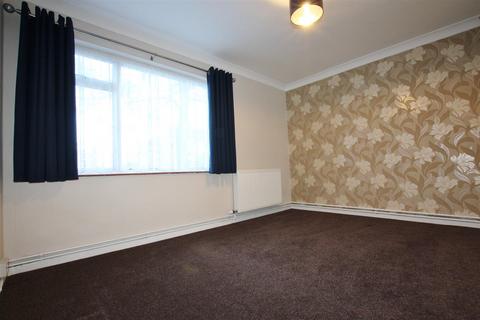 2 bedroom maisonette to rent, Ashdown Road, Chandler's Ford, Eastleigh