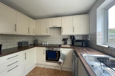 2 bedroom semi-detached house to rent, Sandringham Close, Seaford