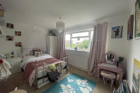 2 bedroom semi-detached house to rent, Sandringham Close, Seaford