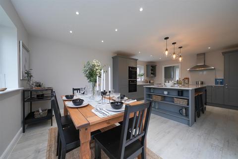 5 bedroom detached house for sale, Whittlebury Road, Silverstone