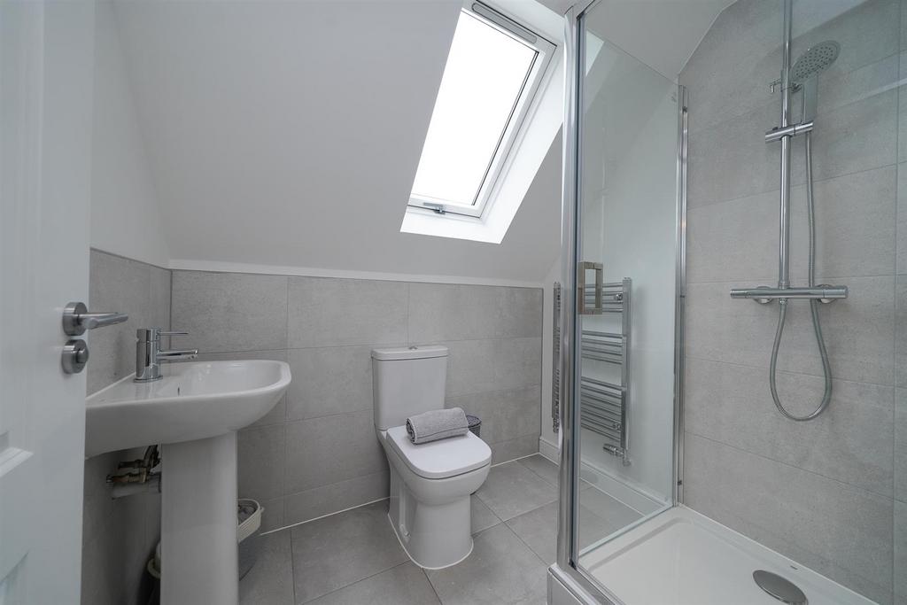 2 Oak Tree Avenue (22).jpg