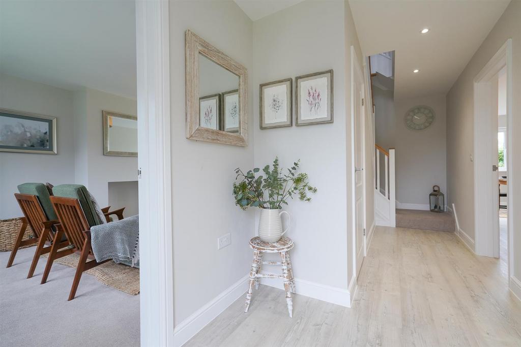 2 Oak Tree Avenue (28).jpg