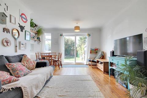 2 bedroom flat for sale, Latimer Road, Worthing