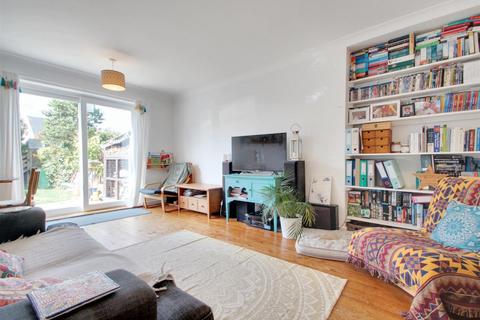 2 bedroom flat for sale, Latimer Road, Worthing