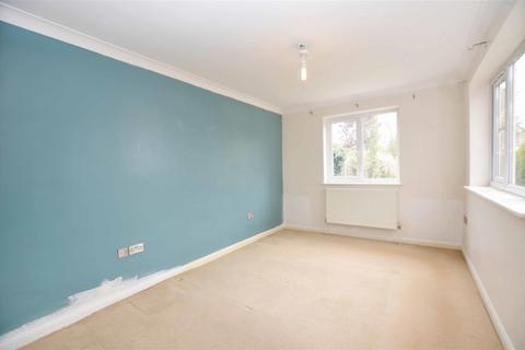 2 bedroom maisonette to rent, Vicarage Road, Hampton Wick