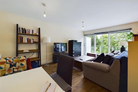 2 bedroom apartment to rent, Garside Court, Teddington