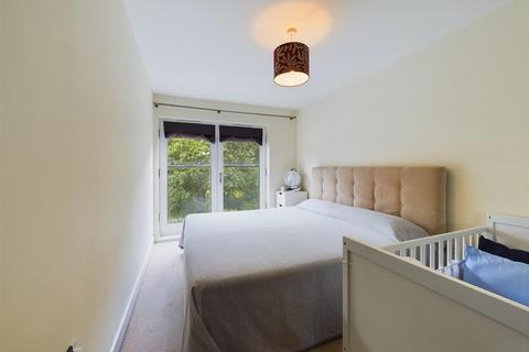 2 bedroom apartment to rent, Garside Court, Teddington