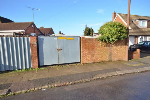 Garage to rent, Wigmore Lane, Putteridge