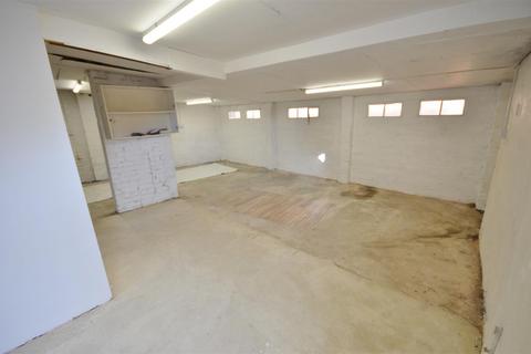 Garage to rent, Wigmore Lane, Putteridge