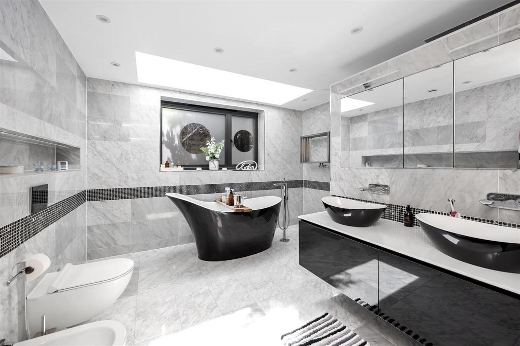 En-suite bathroom