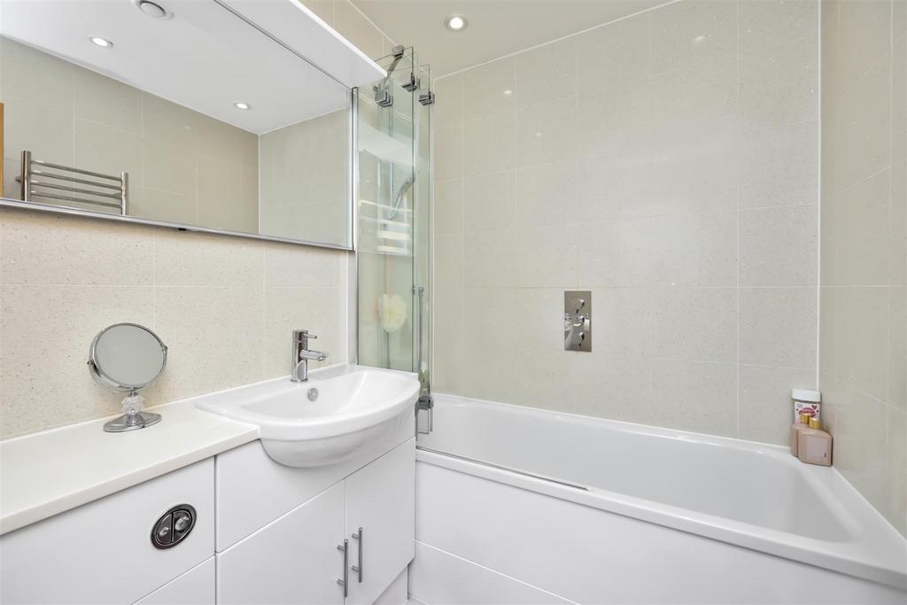 En-suite bathroom