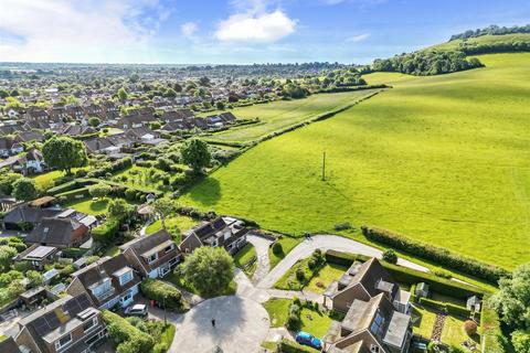 6 Filching Close, Polegate, BN26 5NU