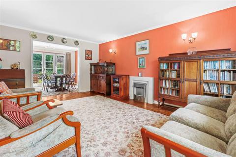6 Filching Close, Polegate, BN26 5NU