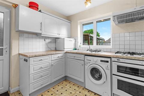 6 Filching Close, Polegate, BN26 5NU