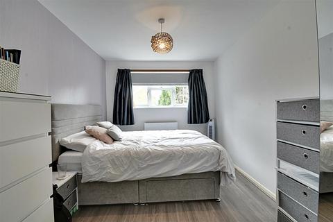 2 bedroom flat for sale, Brooks Court, Hertford SG14