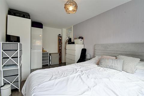 2 bedroom flat for sale, Brooks Court, Hertford SG14