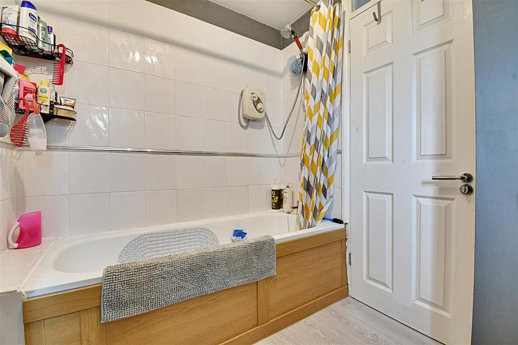 Bathroom 1.jpg