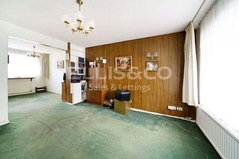 75 Rivington Crescent, London, NW7 2LF