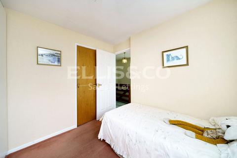 75 Rivington Crescent, London, NW7 2LF