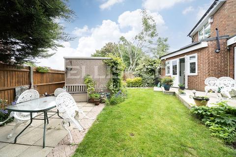 2 bedroom end of terrace house for sale, Wardell Close, Mill Hill, London, NW7