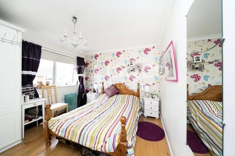 25 Wardell Close, London, NW7 2LG