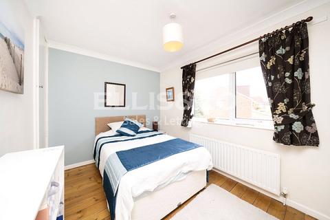 25 Wardell Close, London, NW7 2LG