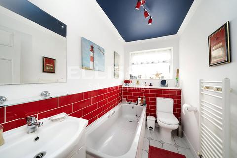 25 Wardell Close, London, NW7 2LG