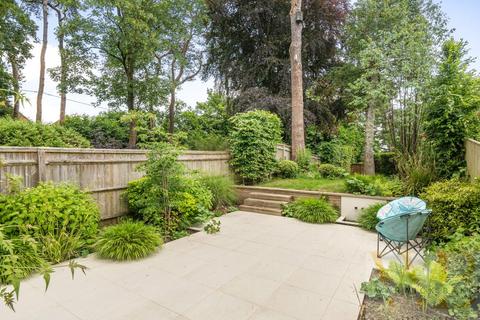 3 Nettlecombe Close, Upper Hale, Farnham, GU9 0AQ