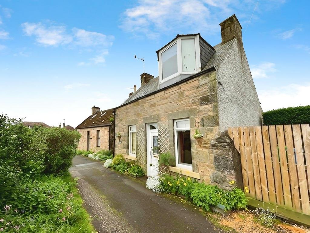 Church Place, Freuchie 2 bed detached house for sale £140,000