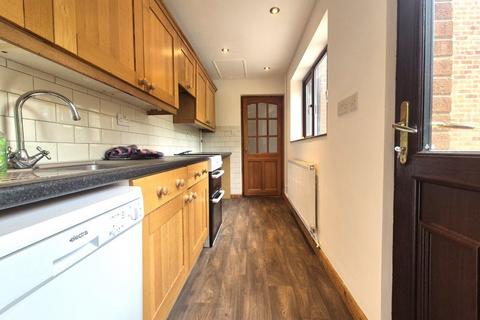 3 bedroom semi-detached house to rent, Brantley Crescent, Bobbington
