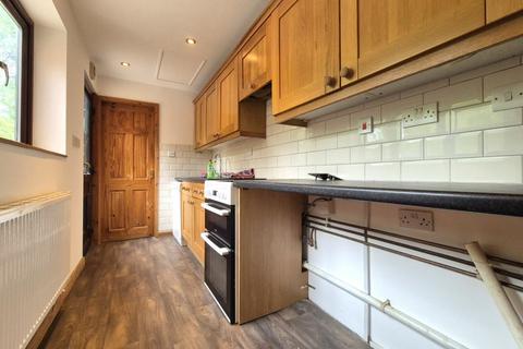 3 bedroom semi-detached house to rent, Brantley Crescent, Bobbington