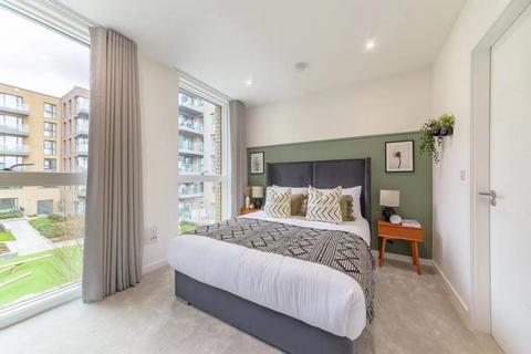 4 bedroom townhouse to rent, Springpark Drive, Woodberry Down, Hackney, London, N4