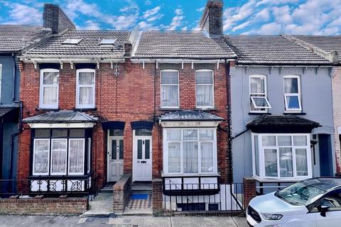 1 bedroom flat for sale, Meadowbank Road, Chatham