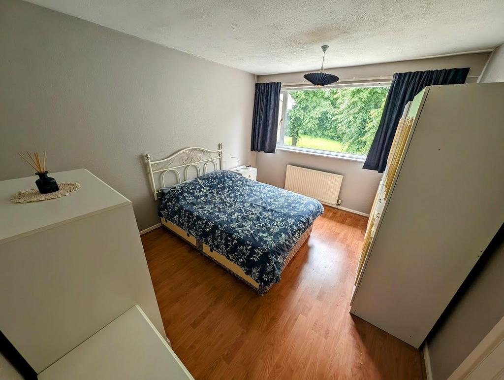 Bed 1.jpg