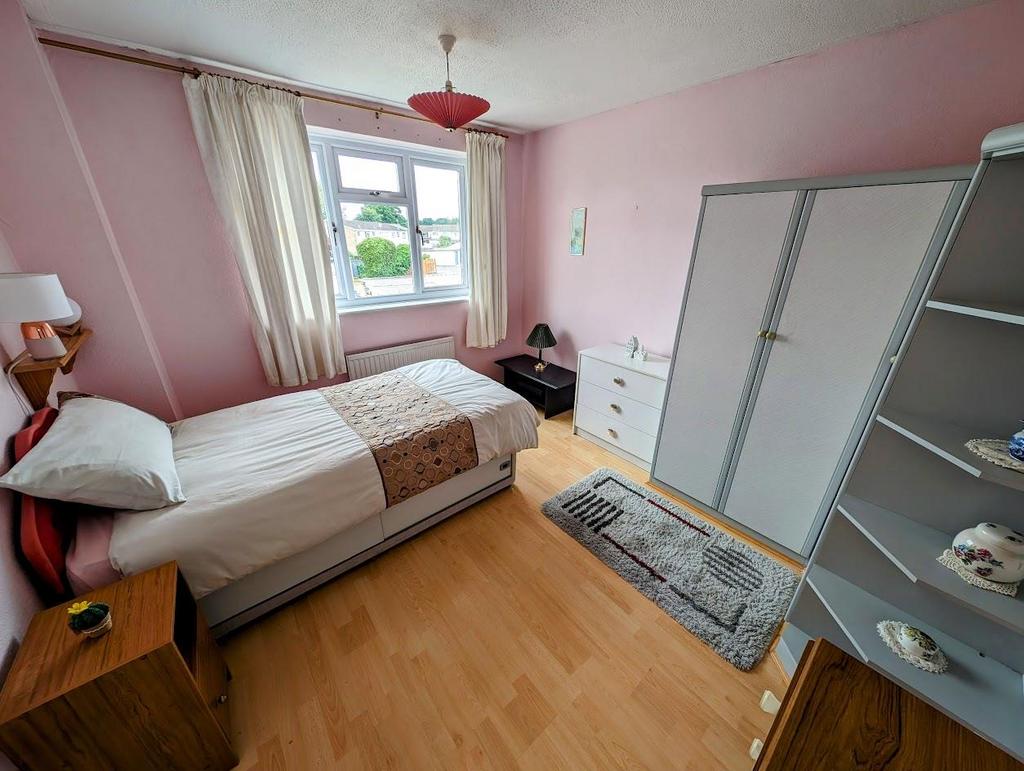 Bed 2.jpg