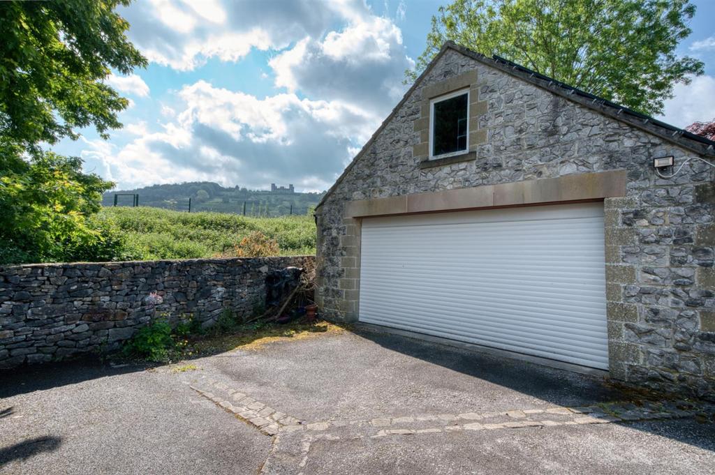 Detached Garage