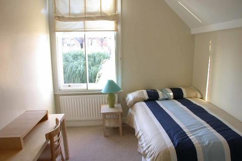 2 bedroom flat to rent, Greencroft Gardens, South Hampstead NW6