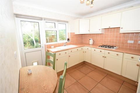 3 bedroom detached bungalow to rent, Denham Road, Canvey Island SS8