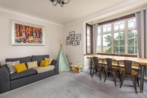 2 bedroom apartment to rent, Aldersbrook Road, Aldersbrook