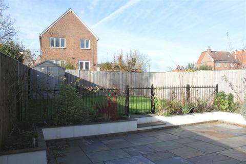 3 bedroom end of terrace house to rent, Atherton Crescent, Hungerford, Berkshire
