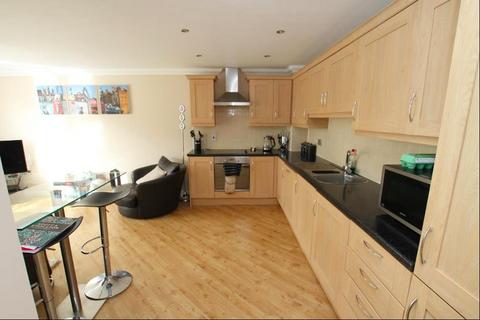 2 bedroom flat to rent, Brushes Warren, London Road, Leigh On Sea