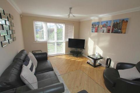 2 bedroom flat to rent, Brushes Warren, London Road, Leigh On Sea