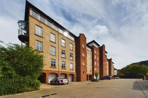 2 bedroom apartment to rent, Andes Close, Ocean Village, Southampton